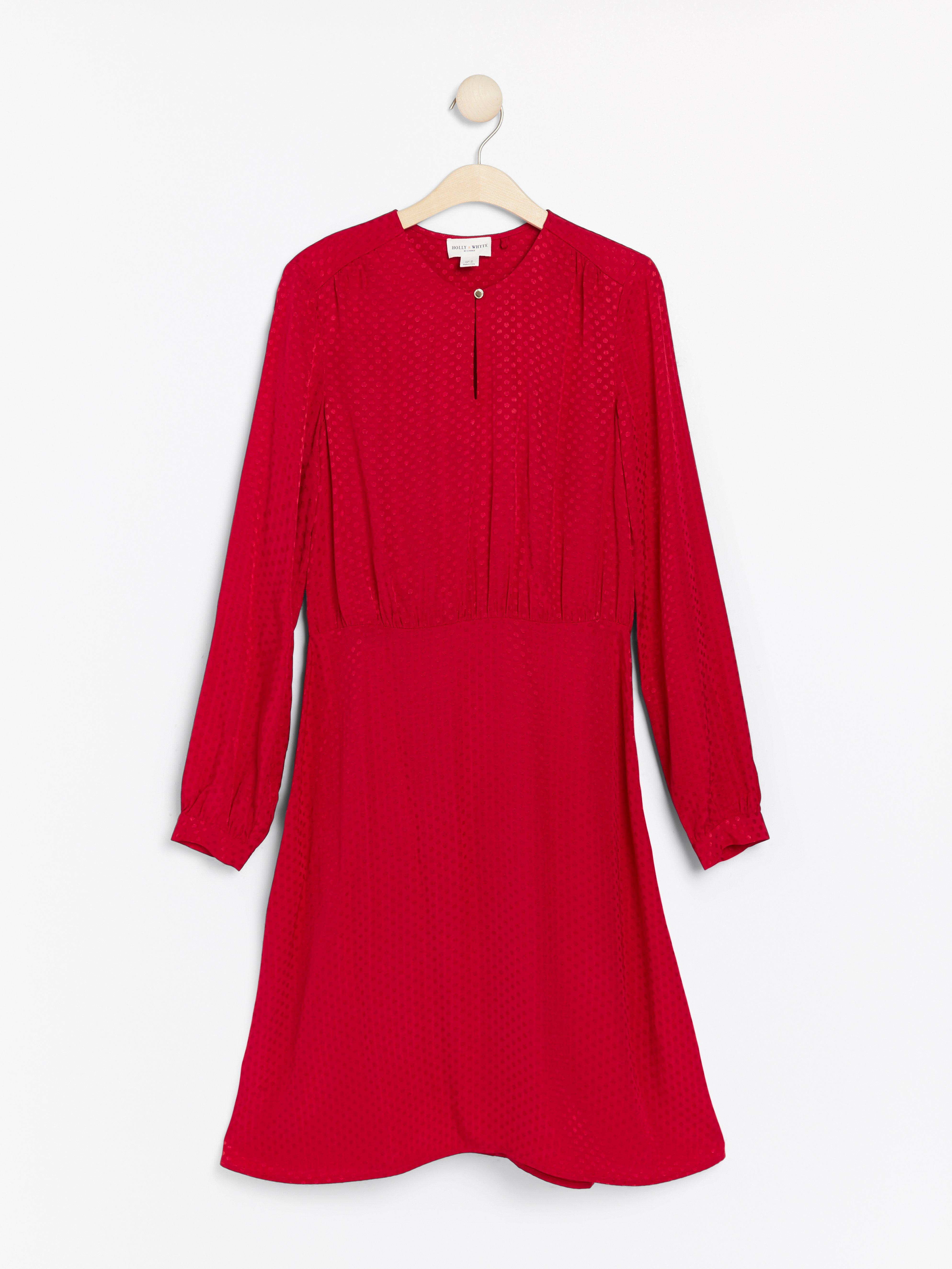 Röd långärmad klänning
