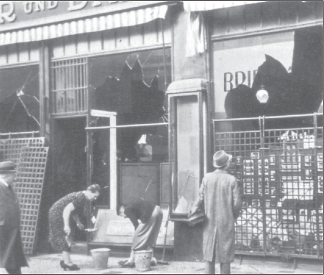 Demolierte jüdische Geschäfte.