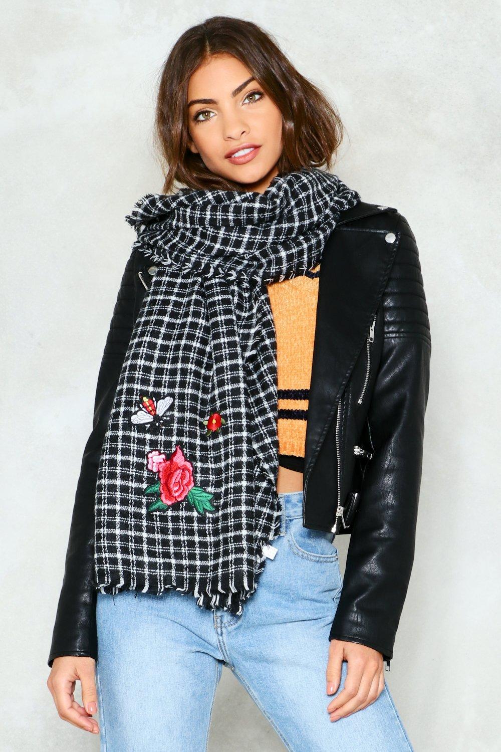 This is one of the best websites to find plaid scarves for women!