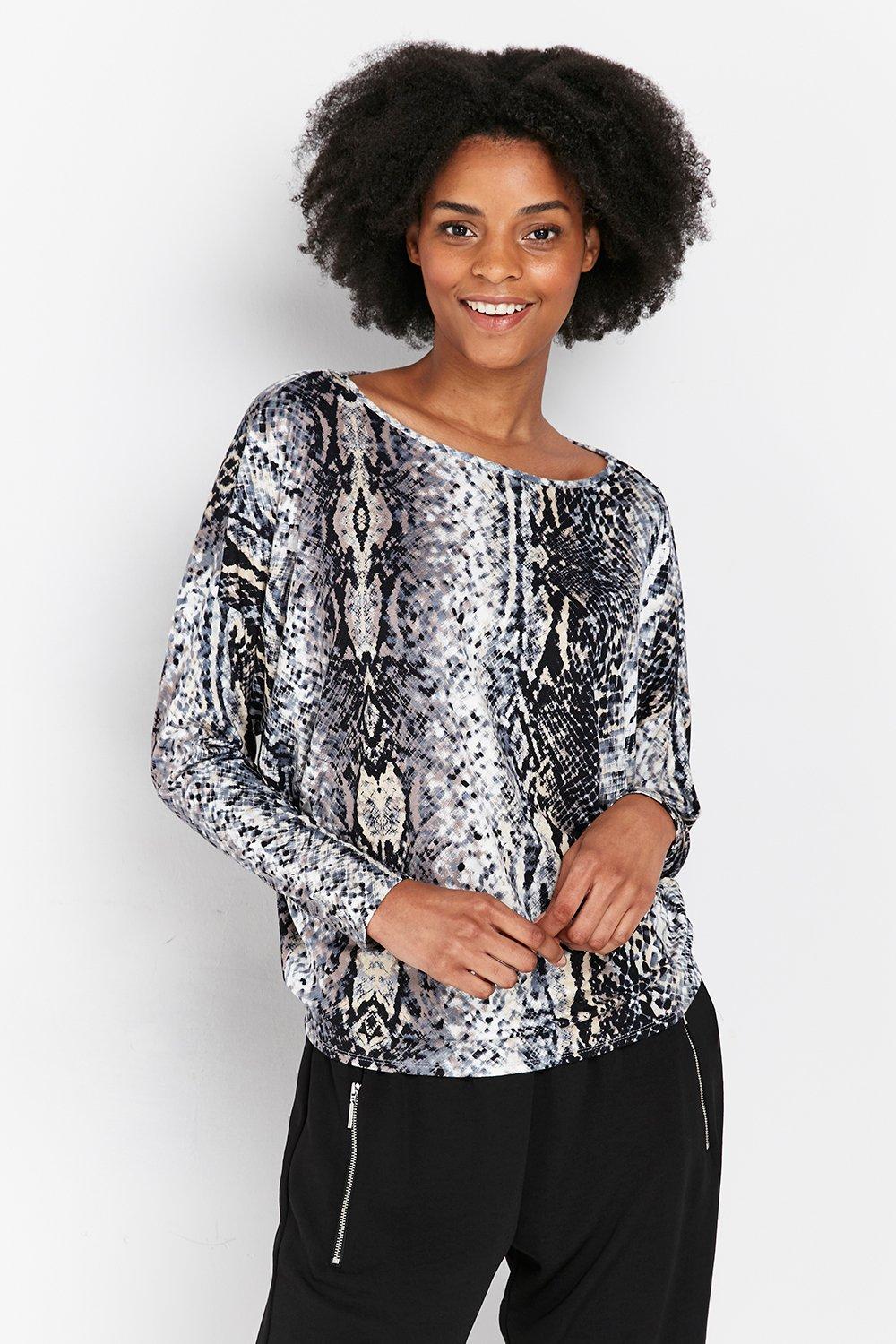 The Stylish Top To Add To Your Collection. A Chic Snakeskin Finish Makes This A Must-Have, Whilst A Relaxed Fit And Contemporary Batwing Sleeves Mean This Is Sure To Flatter. Wear With Black Skinny Jeans And Ankle Boots For Easy Everyday Style.  Shirt Rou
