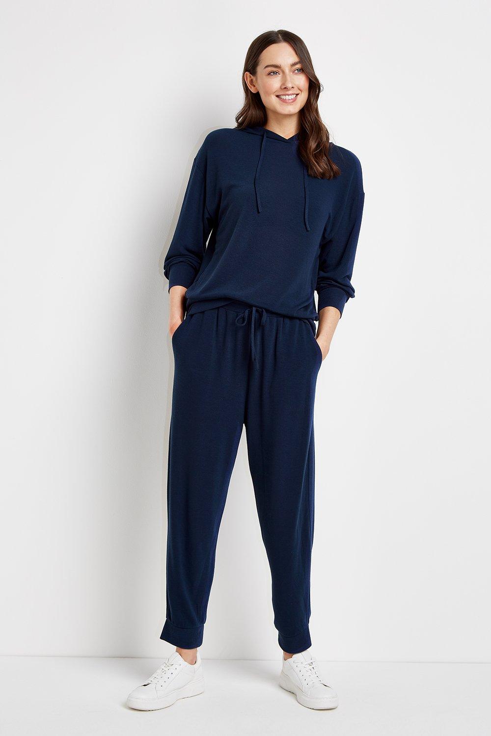 Refresh Your Loungewear Collection With These Must-Have Jogger. A Cosy Casual Fit Will Have You Wearing These On-Repeat, Whilst A Deep Navy Hue Is Versatile And Easy To Pair.  Jogger Relaxed Casual 99% Polyester, 1% Elastane. Machine Washable.