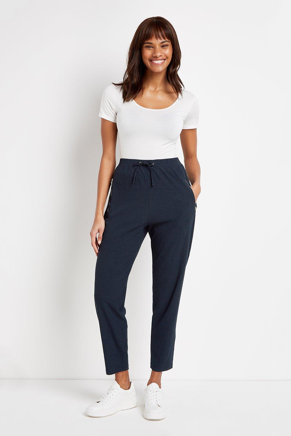 Level Up Your Loungewear With These Must-Have Joggers. A Cosy Relaxed Fit And Versatile Navy Hue Will Have You Wearing These On-Repeat, Whilst Zip Pocket Detailing Brings An Extra Touch Of Style. Wear With A Relaxed Tee And White Trainers For A Laid-Back