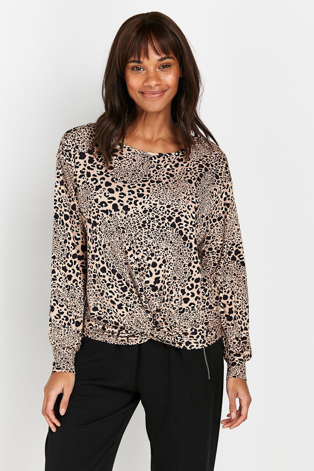 Animal Print Is Still A Must-Have, And This Versatile Top Makes Wearing The Trend Easy. A Chic Neutral Hue Keeps This Easy To Pair, Whilst A Relaxed Fit And Knot Front Hem Mean This Is Sure To Flatter. Wear With Skinny Jeans And Ankle Boots For Easy Every