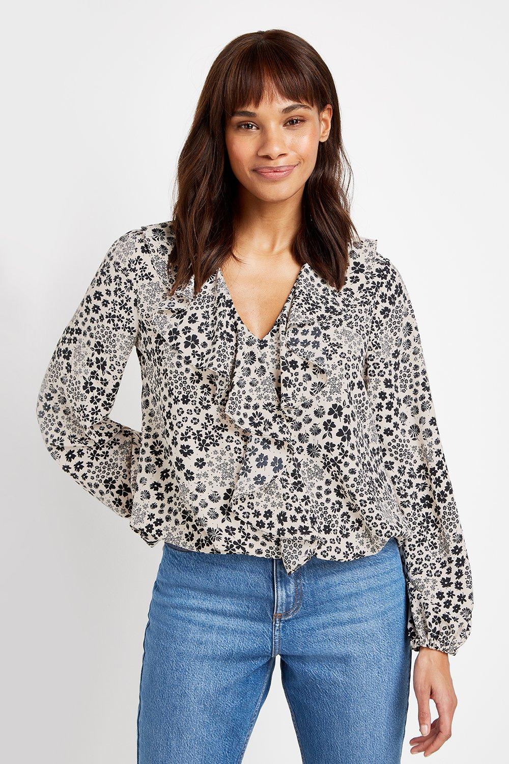 The Stylish, Versatile Top To Add To Your Collection. A Monochrome Colourway And Chic Floral Print Bring Timeless Style, Whilst Frill Detailing Gives This A Contemporary Twist. Wear With Black Skinny Jeans And Heeled Boots For A Stylish Evening Look.&Nbsp
