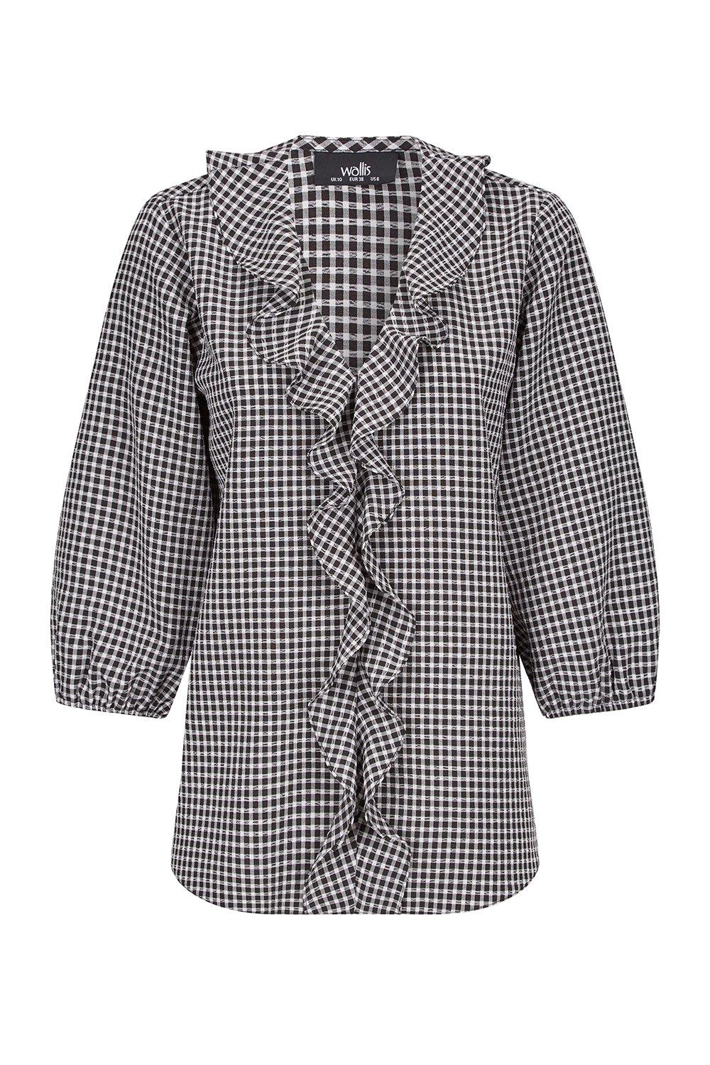 This On-Trend Top Will Take Any Look To The Next Level. A Gingham Print, Ruffle Detailing, And Puff Sleeves Make This A New Season Must-Have, Whilst A Relaxed Fit And Monochrome Colourway Will Have You Wearing This On-Repeat. Team With Jeans And White Tra