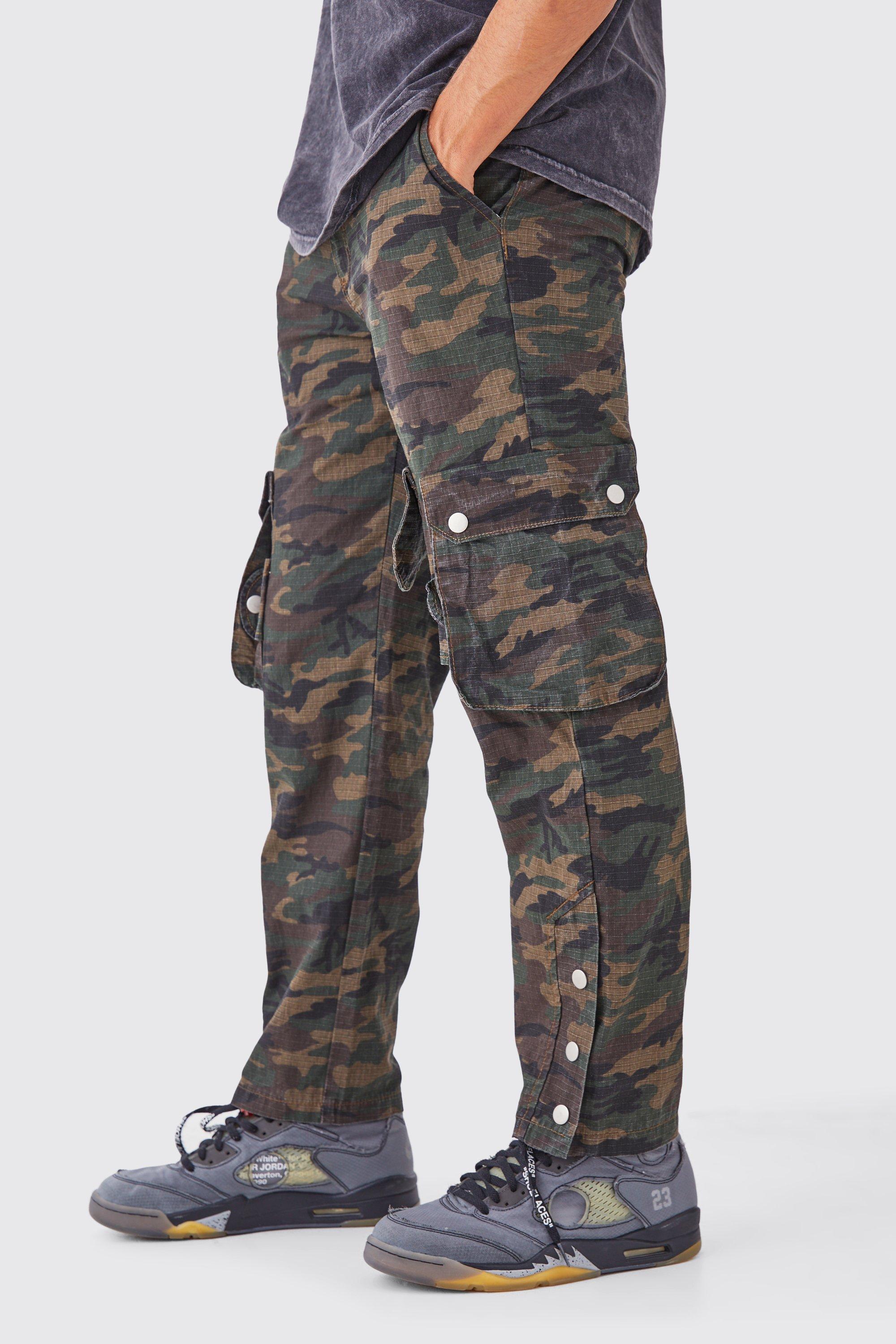 Image of Pantaloni dritti in fantasia militare in rilievo in rilievo con bottoni a pressione sul fondo, Verde