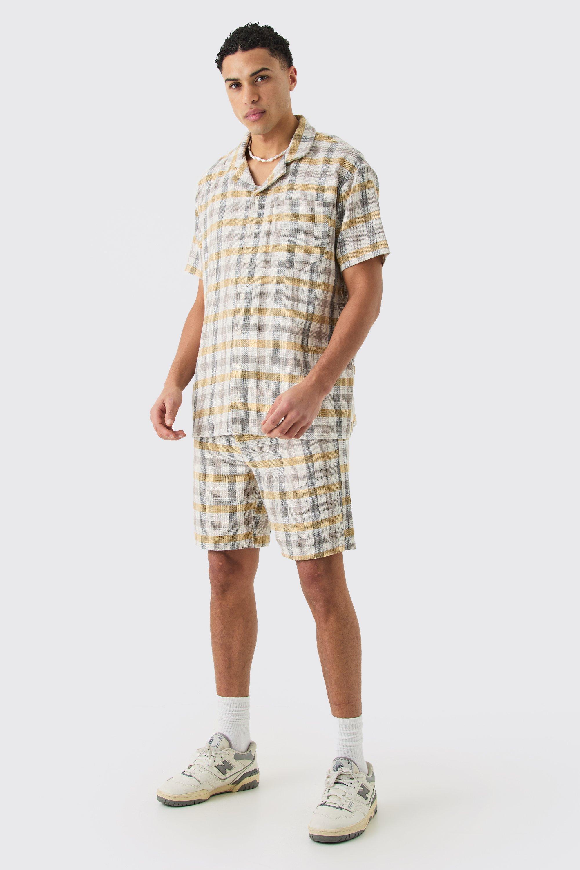 Image of Camicia oversize a quadri piccoli con trama & pantaloncini, Giallo