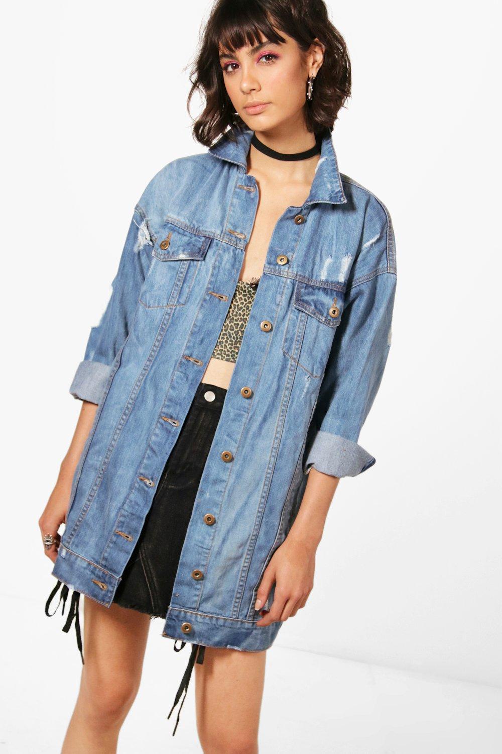 Wrap up in the latest coats and jackets and get out-there with your outerwearBreathe life into your new season layering with the latest coats and jackets from boohoo. Supersize your silhouette in a padded jacket, stick to sporty styling with a bomber, or protect yourself from the elements in a plastic raincoat. For a more luxe layering piece, faux fur coats come in fondant shades and longline duster coats give your look an androgynous edge.
