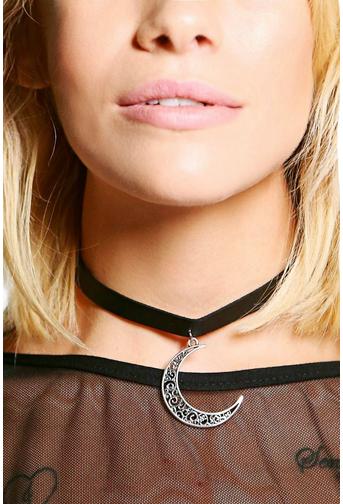 Julia PU Choker with Oversized Half Moon!