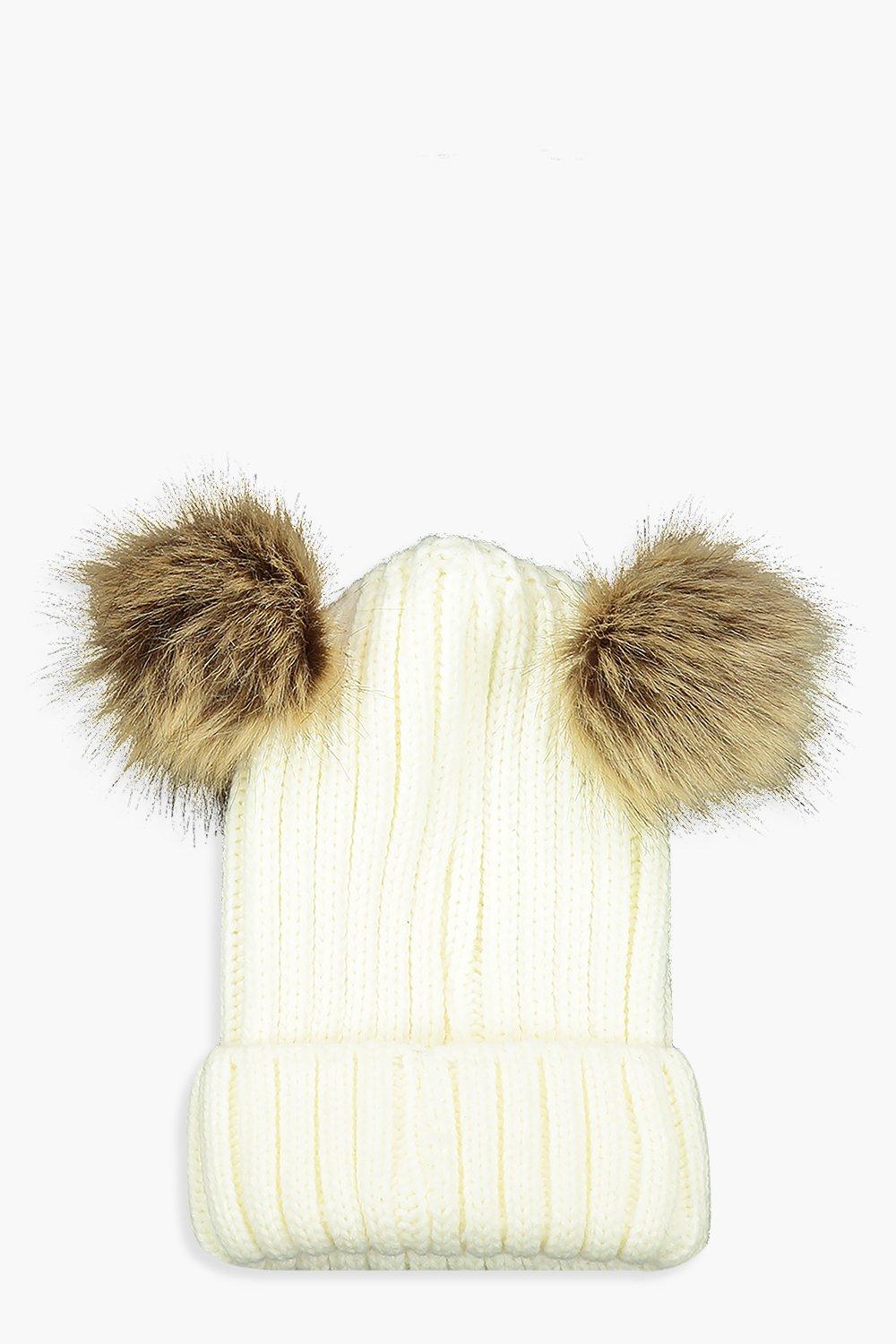 Boohoo Geribbelde Gebreide Muts Met Dubbele Faux Fur Pom Poms, Cream