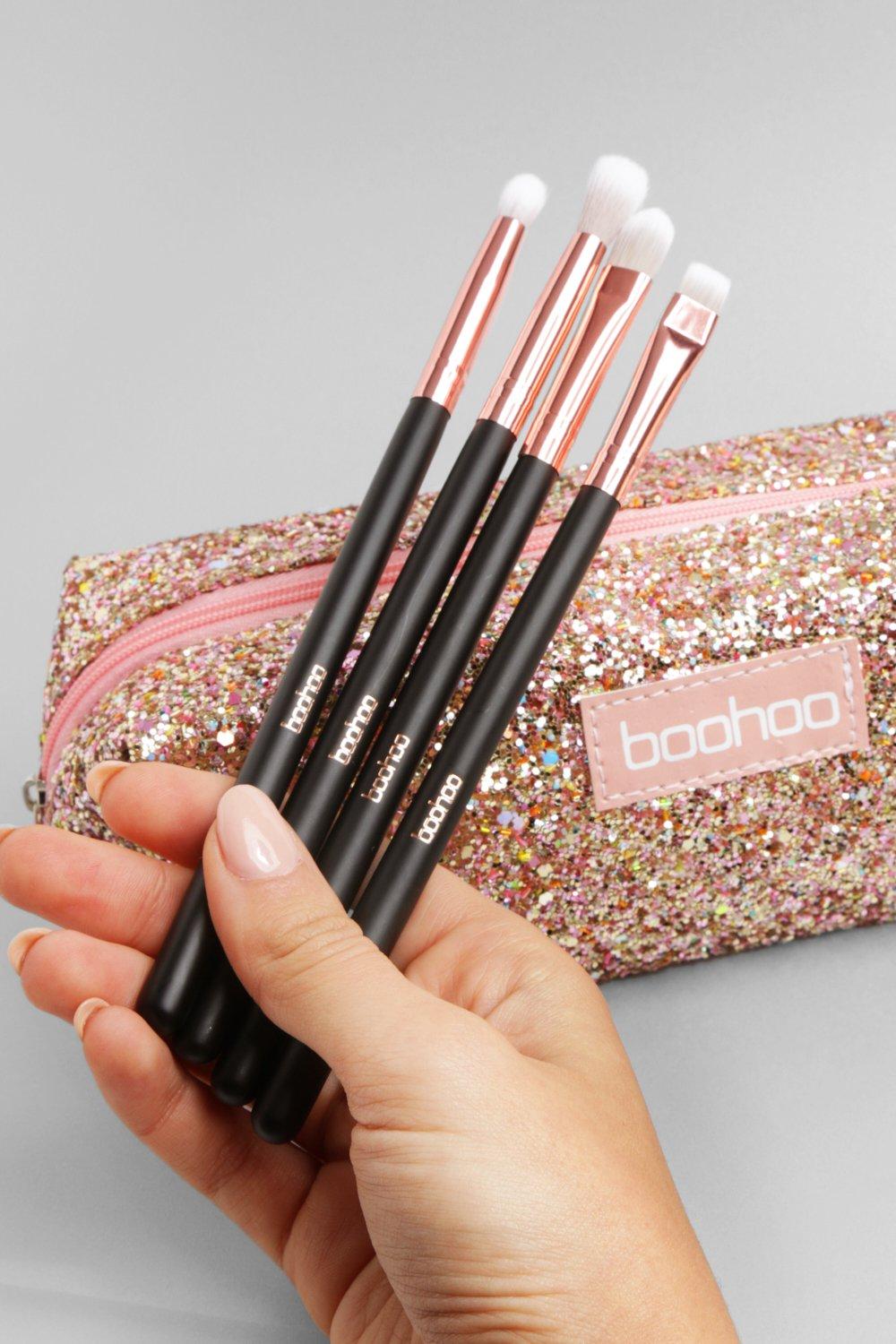 Блестящая косметичка и набор кисточек для макияжа глаз Boohoo Glitter Make Up Bag & Eye Brush Set, Pink
Блестящая косметичка и набор кисточек для макияжа глаз Boohoo Glitter Make Up Bag & Eye Brush Set, Pink