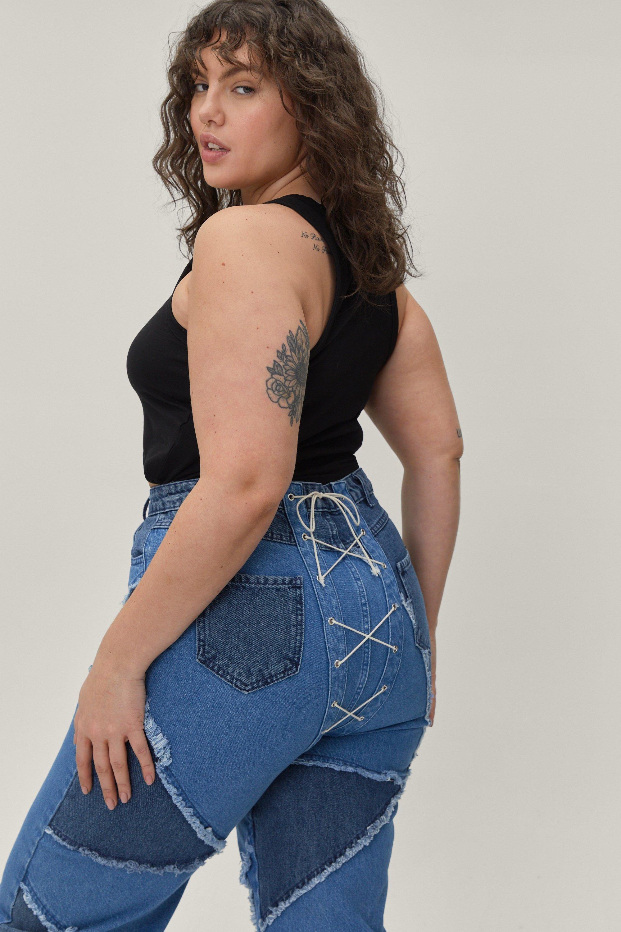 Boohoo Plus Mom Jeans Met Patches, Blue