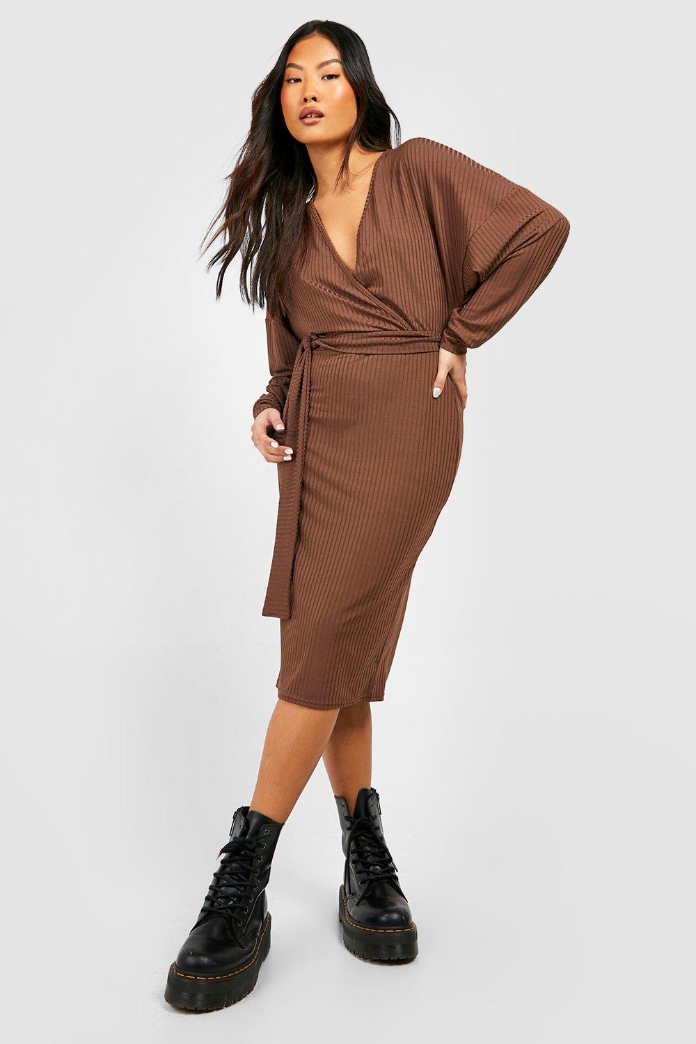 Boohoo Petite Jumbo Geribbelde Midi Jurk Met Vleermuismouwen En Ceintuur, Chocolate