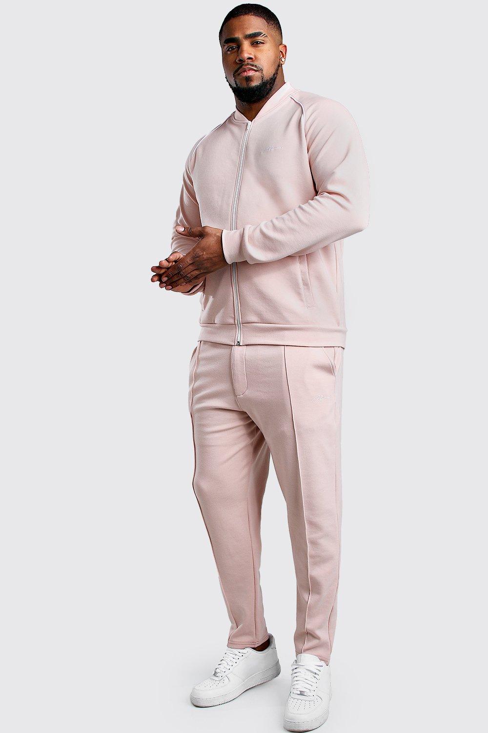 Из коллекции «Big And Tall» — Фирменный спортивный костюм MAN с бомбером, Dusky pink
Из коллекции «Big And Tall» — Фирменный спортивный костюм MAN с бомбером, Dusky pink