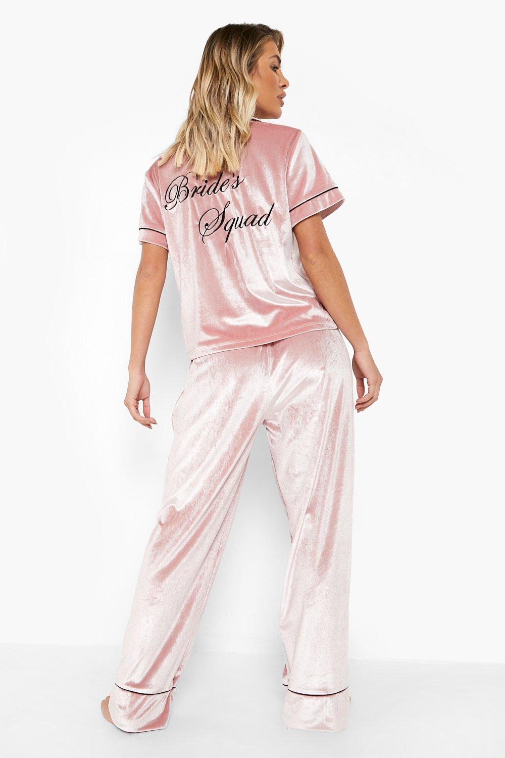 Fluwelen Geborduurde Bride Squad Pyjama Set, Blush