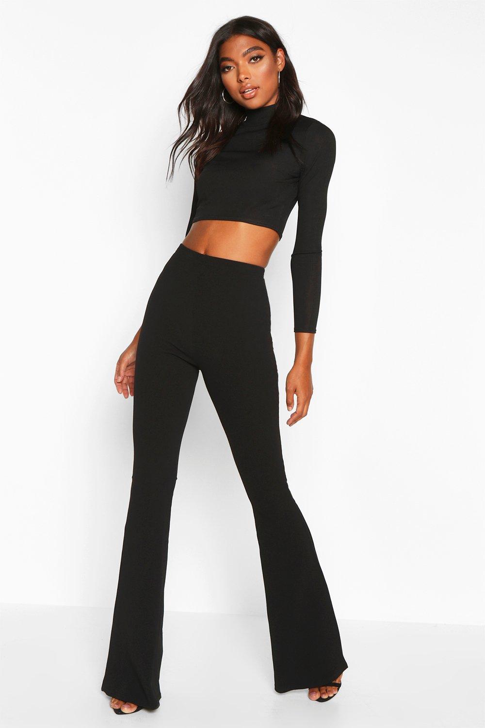 Shoptagr Tall Schlichte Schmal Geschnittene Schlaghose Mit Stretch Anteil By Boohoo