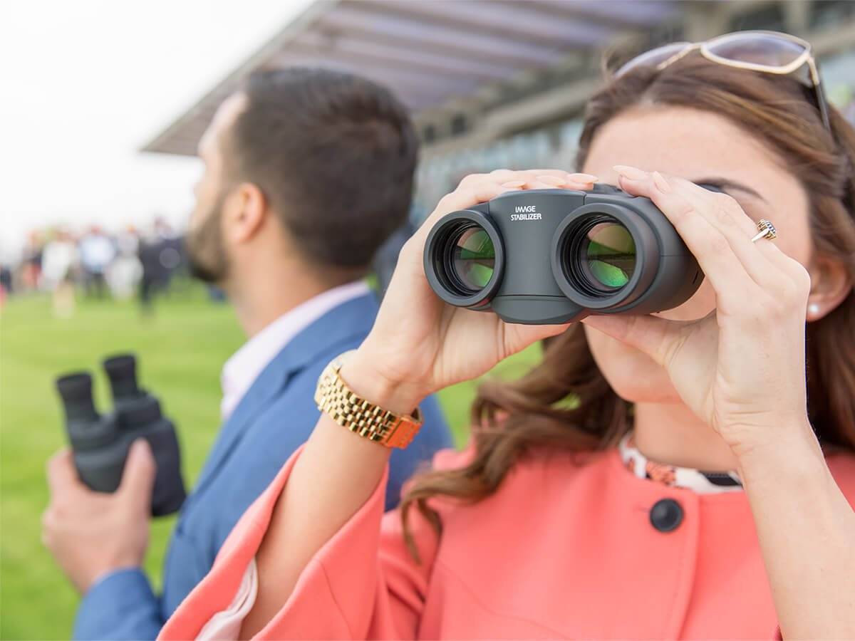 BINOCULARS FOR RACING AND SPORTING EVENTS