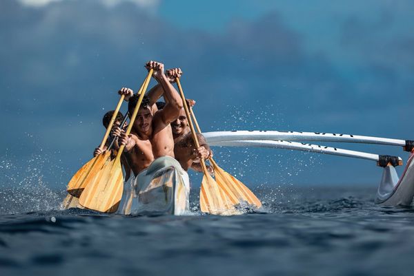A Tahitian canoe photographed from front-on by Ben Thouard with a Canon EOS-1D X Mark III.