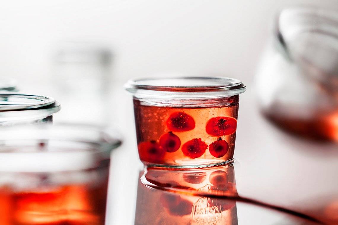 A jar of fruit conserve, with other jars out of focus. Photo by Eberhard Schuy with a Canon tilt-shift lens.