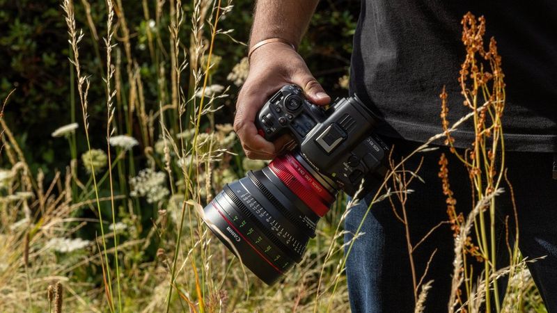 CN-R Prime Lenses_video-module