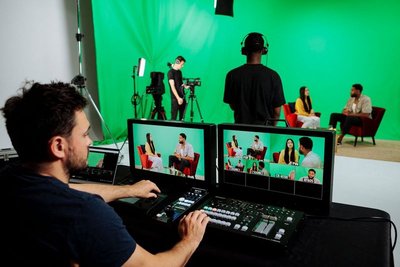 CR-N700_Lifestyle_control-room_virtual-systems_61985