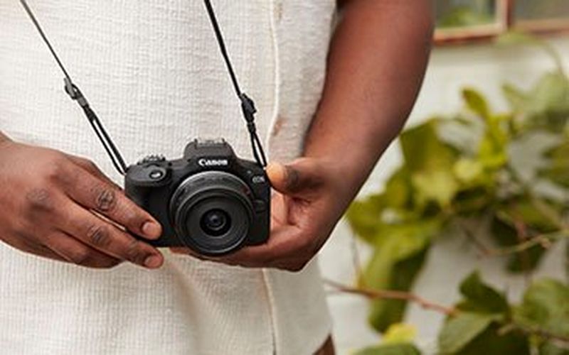 Capture precious memories on the go with the  Canon EOS R100 and RF 28mm F2.8 STM