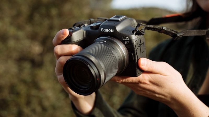 EOS R7_Lifestyle_launch