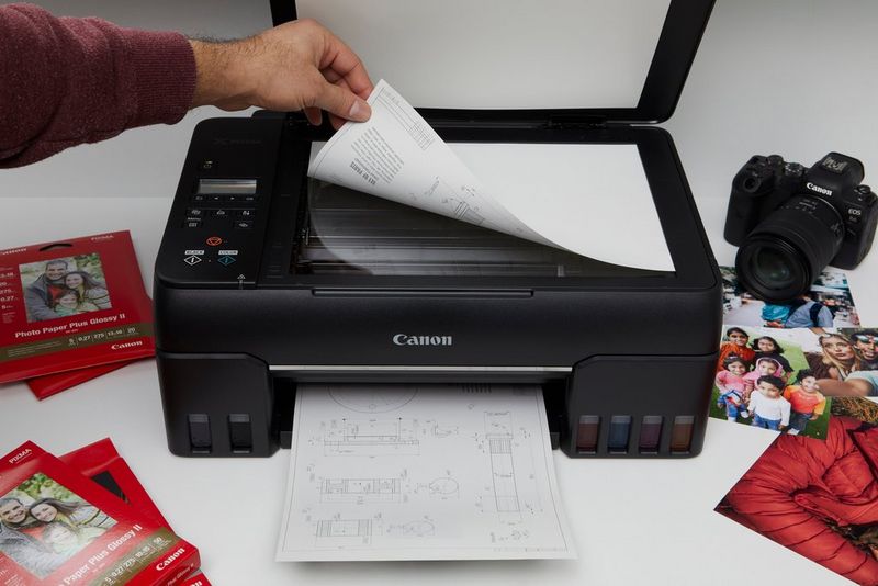 A PIXMA G650 photocopying an image.