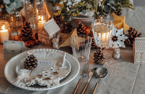 How to create a unique tablescape with papercraft