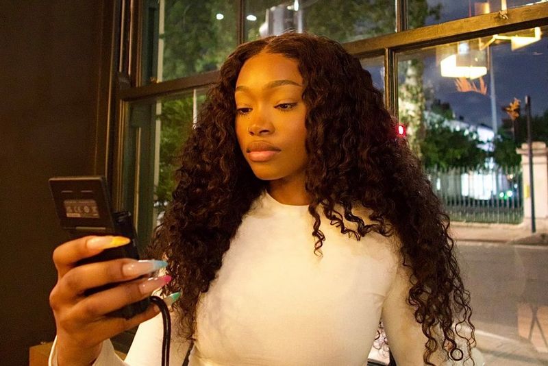 Beauty vlogger Uche Natori films herself with a Canon PowerShot V10. 