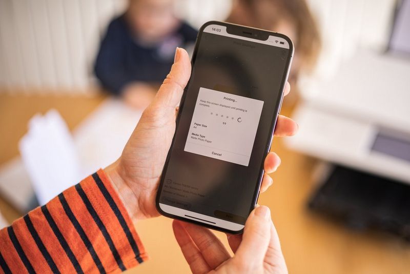 A person using the Creative Park App on their phone to print.