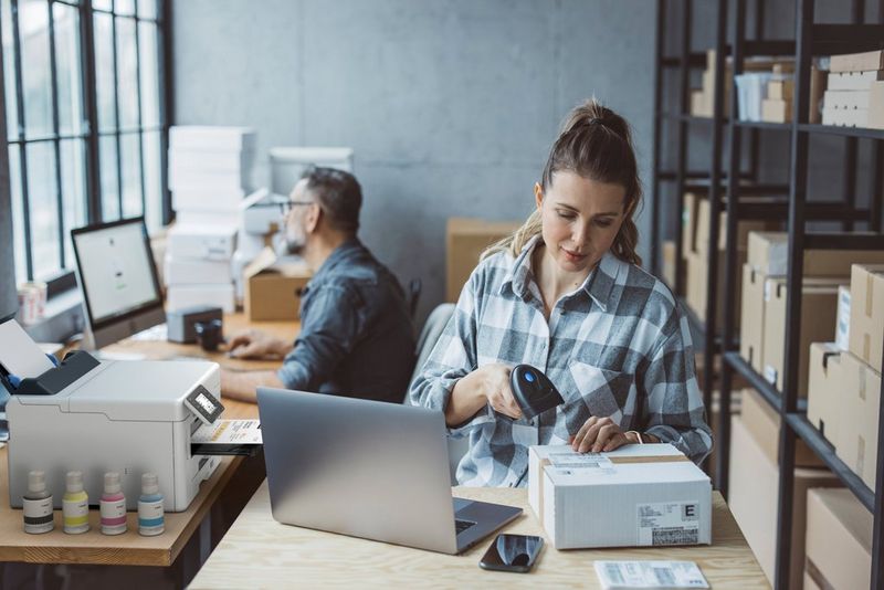 eum-emb-logistics_lifestyle