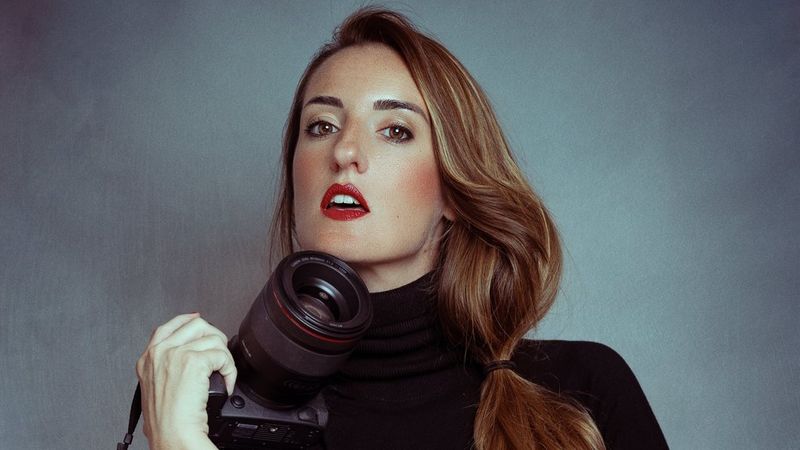 A headshot of Canon Ambassador Mara Saiz Gomis.