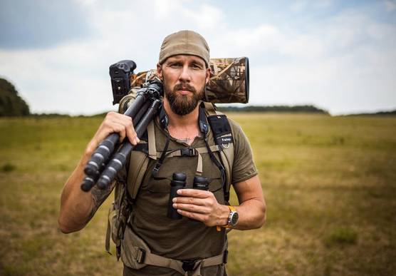 Photographer and Canon Ambassador Robert Marc Lehmann carries a Canon camera in camouflage covers. © Christian Lehnen
