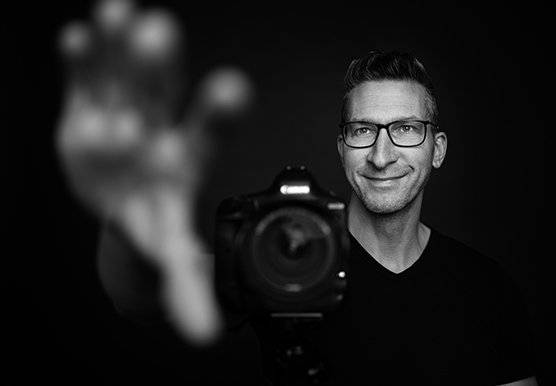 Photographer and Canon Ambassador Sascha Hüttenhain with his Canon camera.