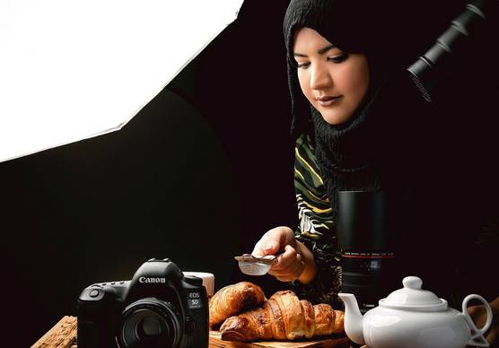 Photographer and Canon Ambassador Yasmin AlBatoul with her Canon camera.
