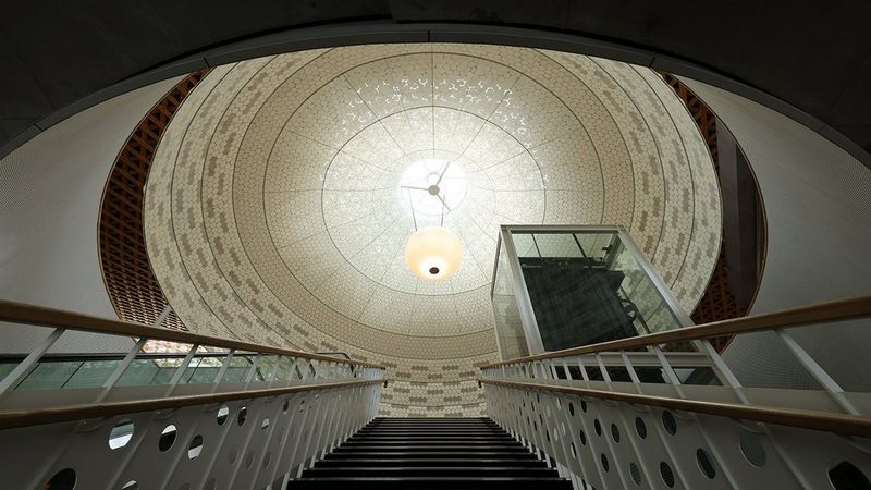 Innenräume wirken faszinierend, wenn man an die Decke blickt. Wähle beim RF 14-35mm F4L IS USM den weitesten Blickwinkel mit 14mm und nutze die beeindruckende Weitwinkelwirkung voll aus.