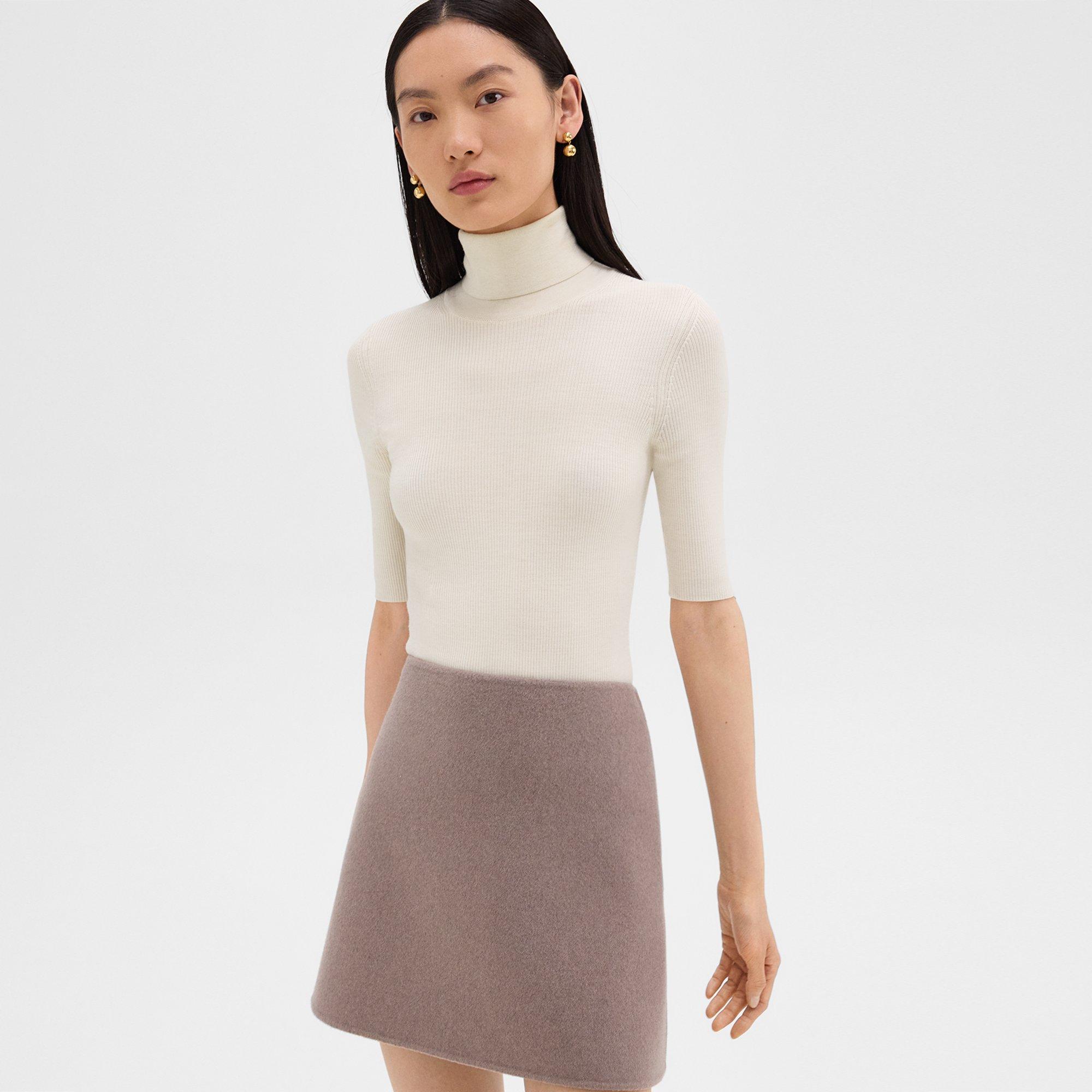 Theory Leenda Short-sleeve Turtleneck In Regal Wool In New Ivory