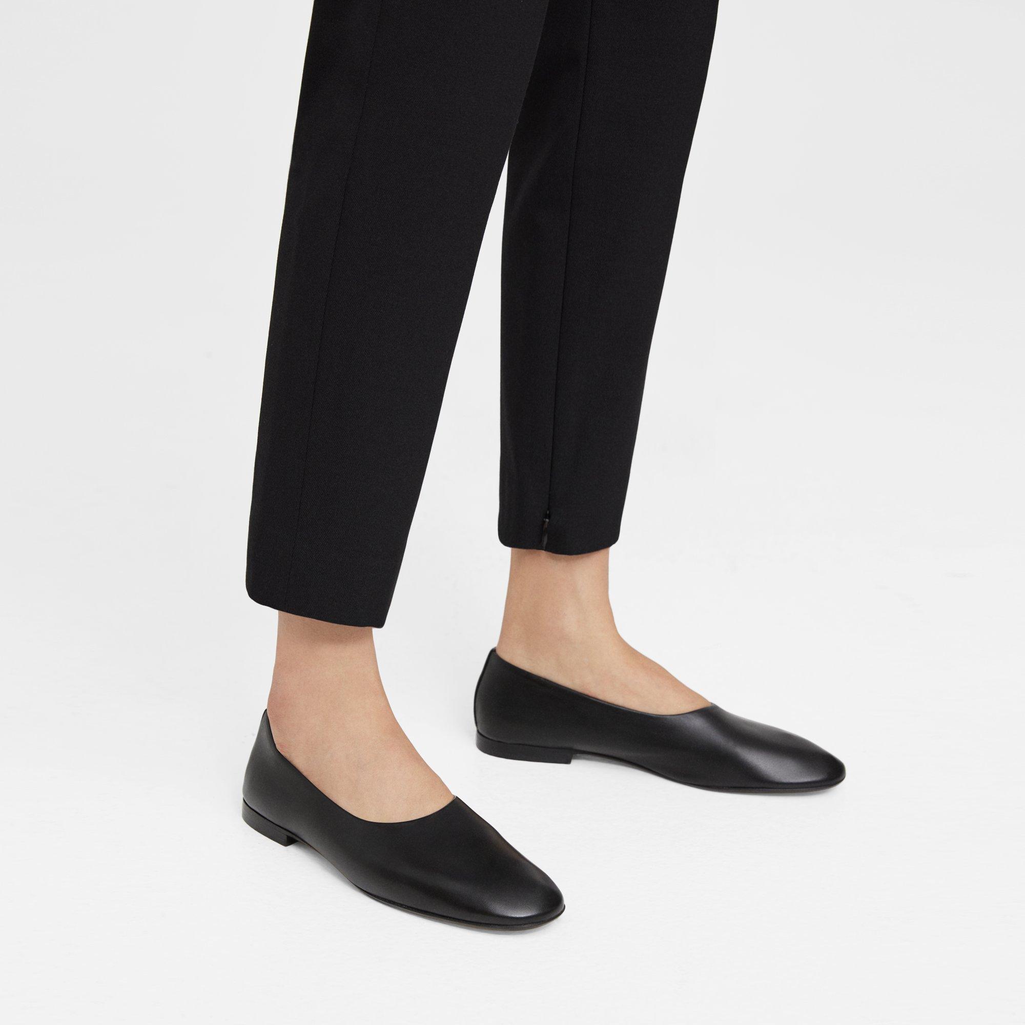 Theory Round Flat In Leather In Black