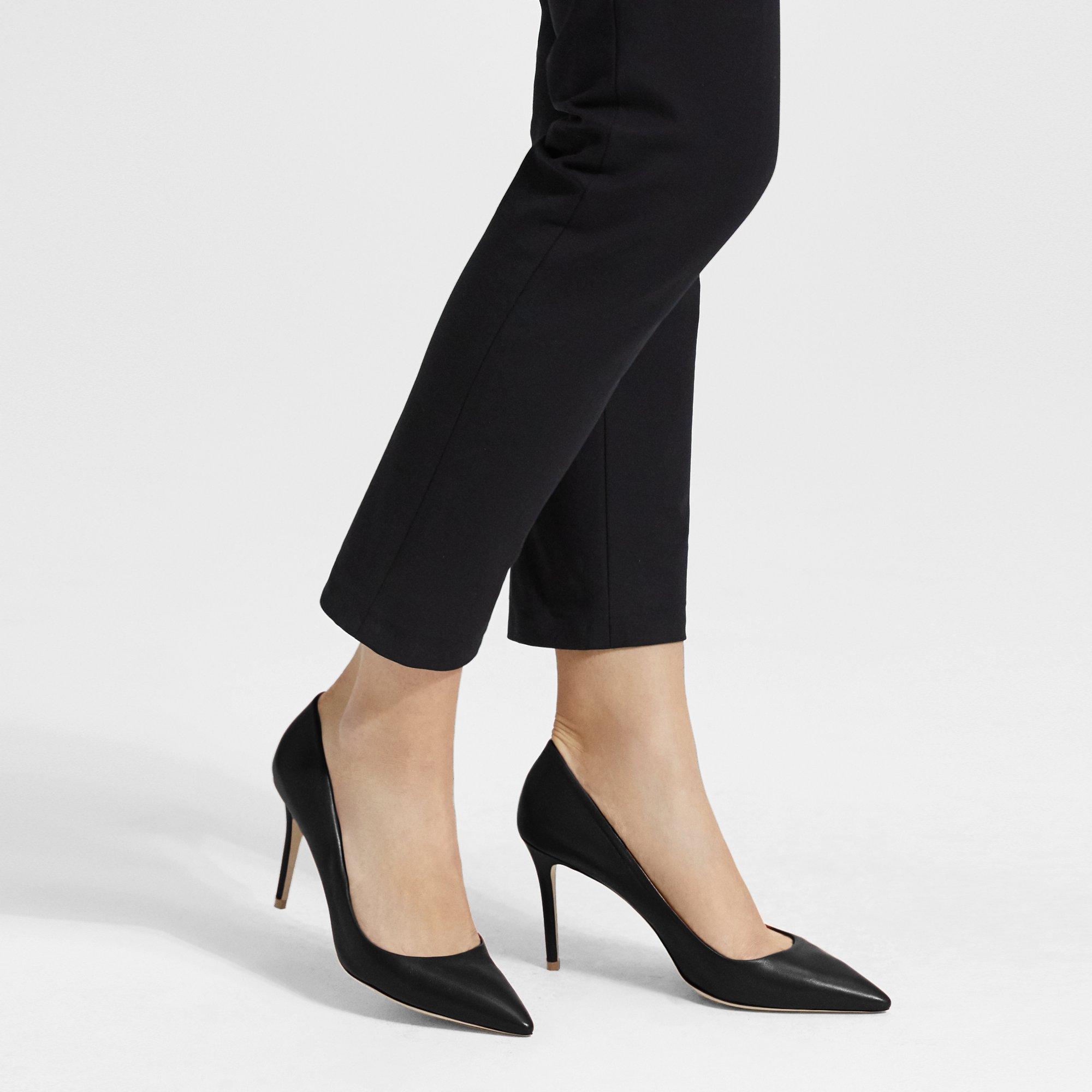 Theory City Pump In Leather In Black