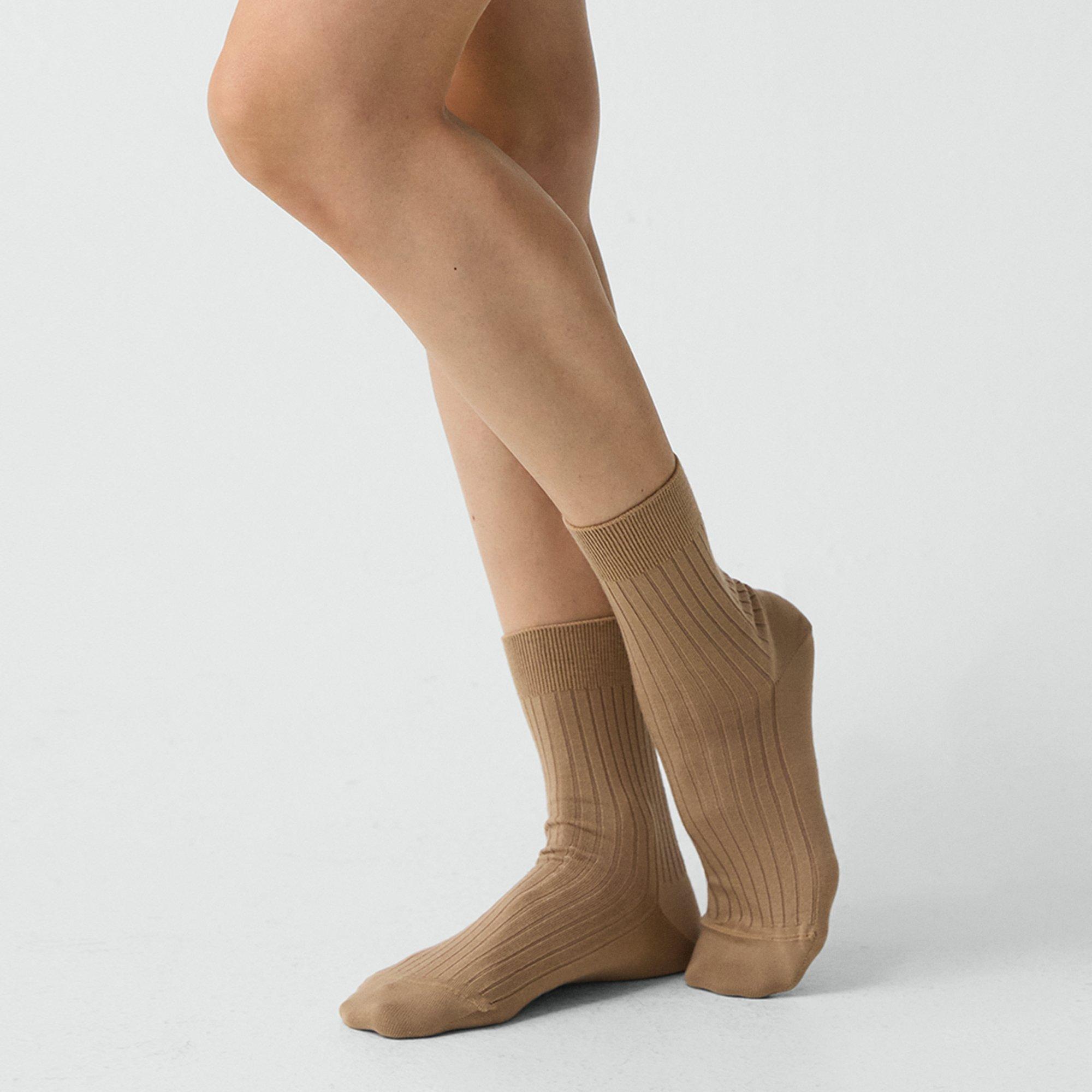 Theory Trouser Socks In Washable Wool In Green