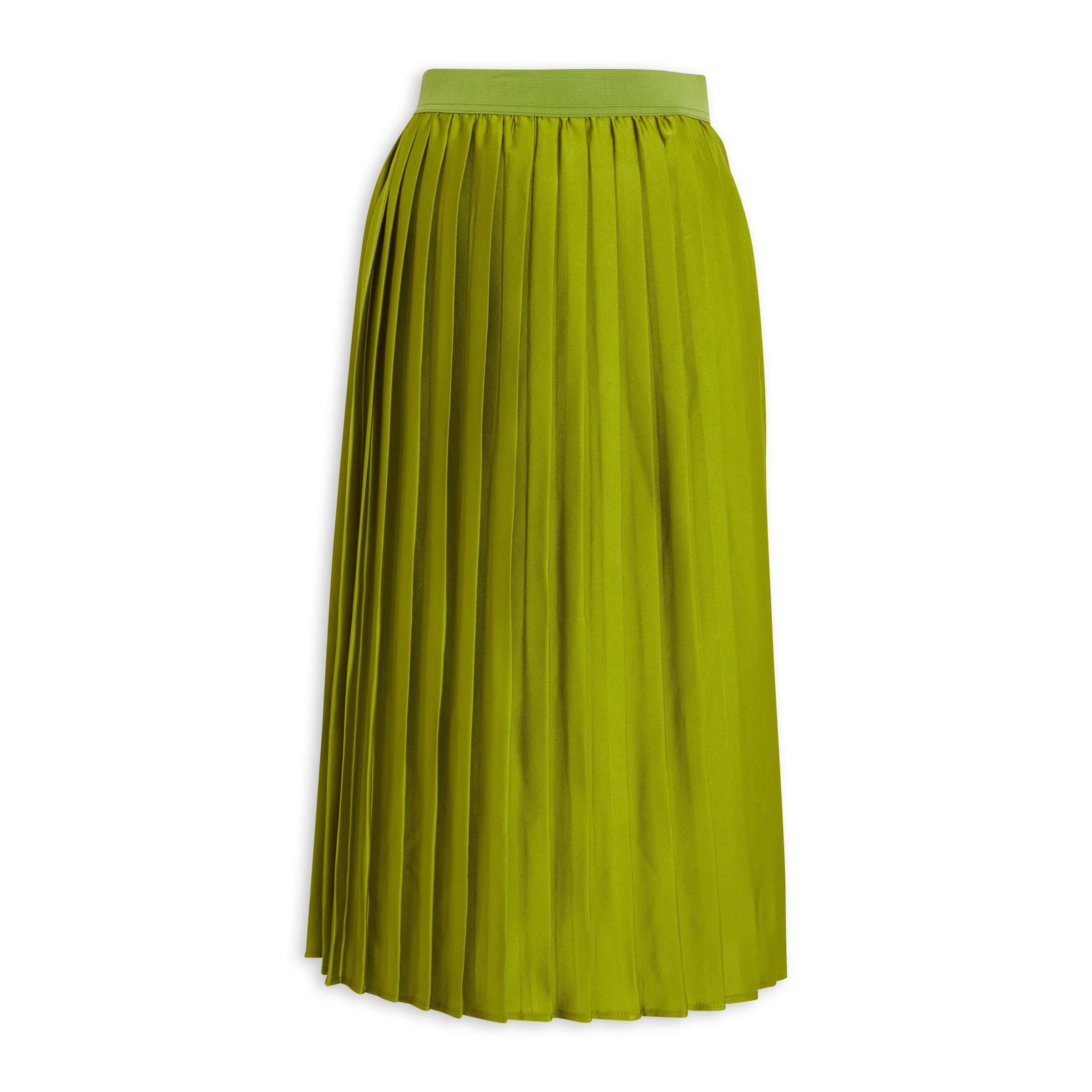 Green top skirt pleated