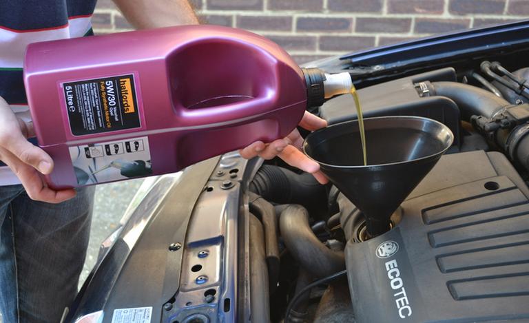 Take the hassle out of oil changes with Halfords oil check and top up ...