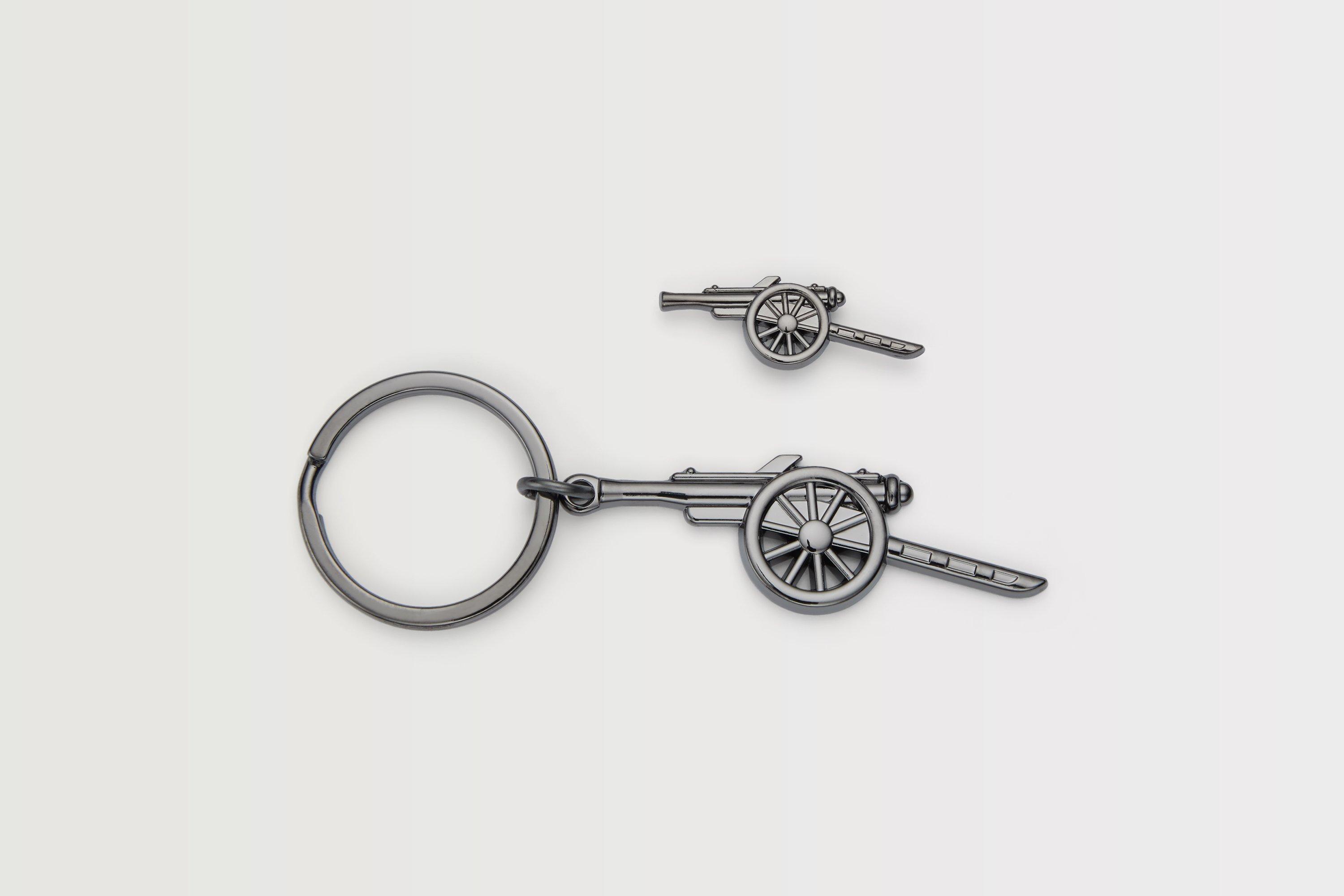 Arsenal Retro Cannon Keyring and Badge Set