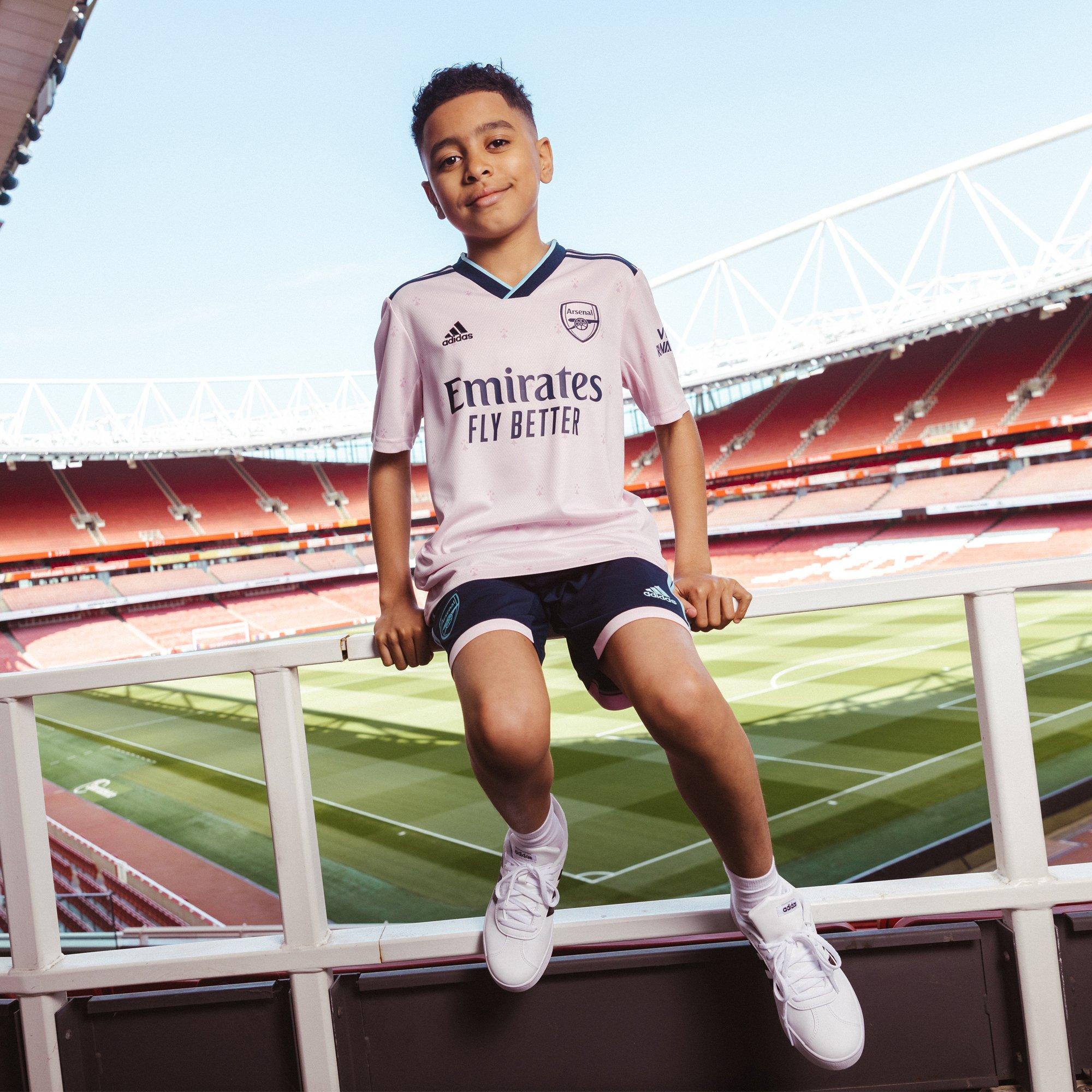 Arsenal announce pink third 2022-23 kit as Gunners continue community  initiative - Mirror Online