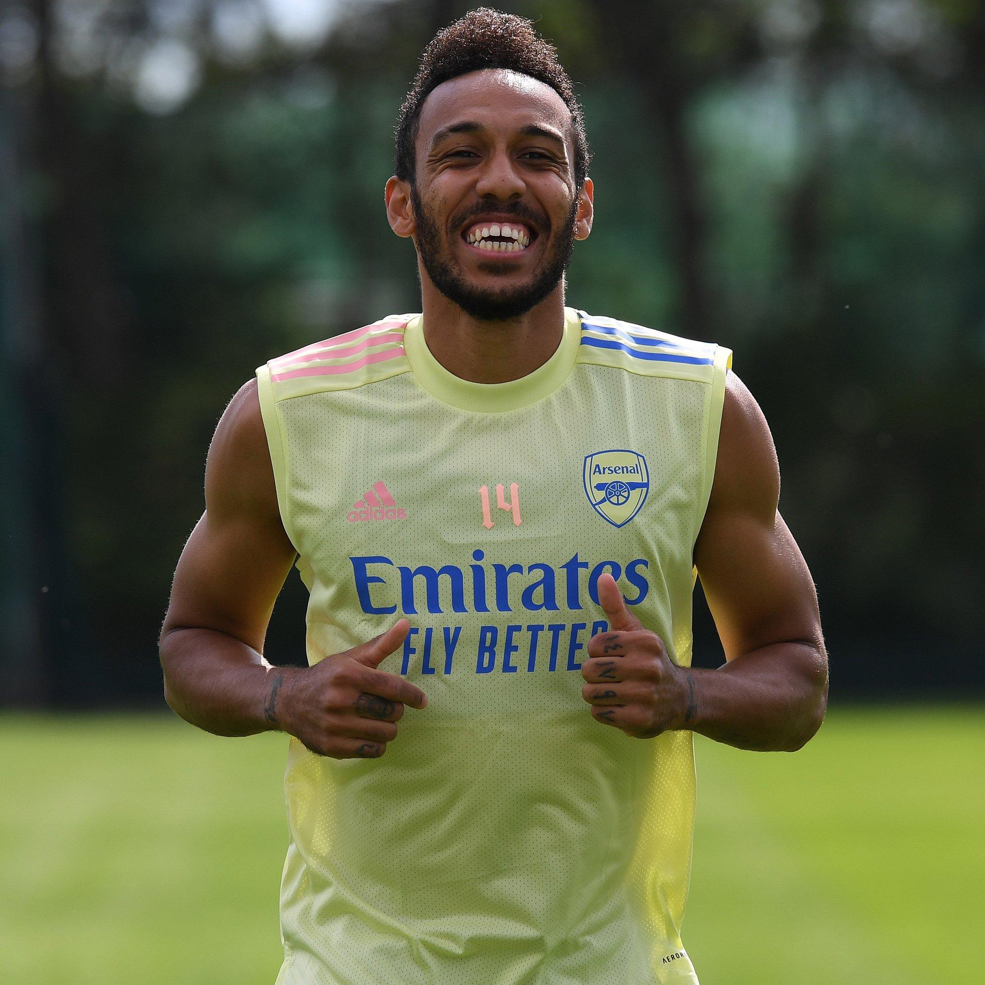 arsenal green training top