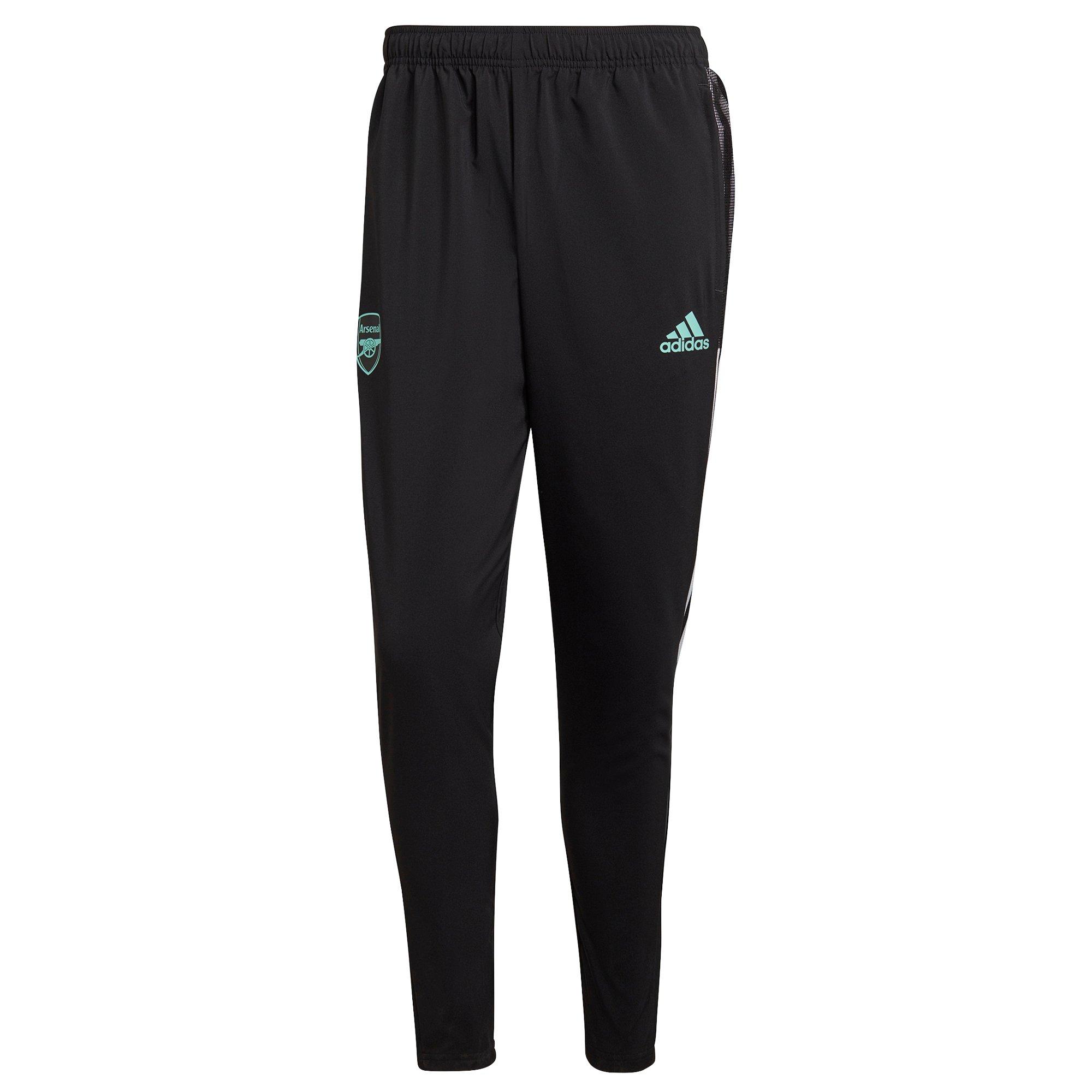 Puma clean Tracksuit bottoms in Black