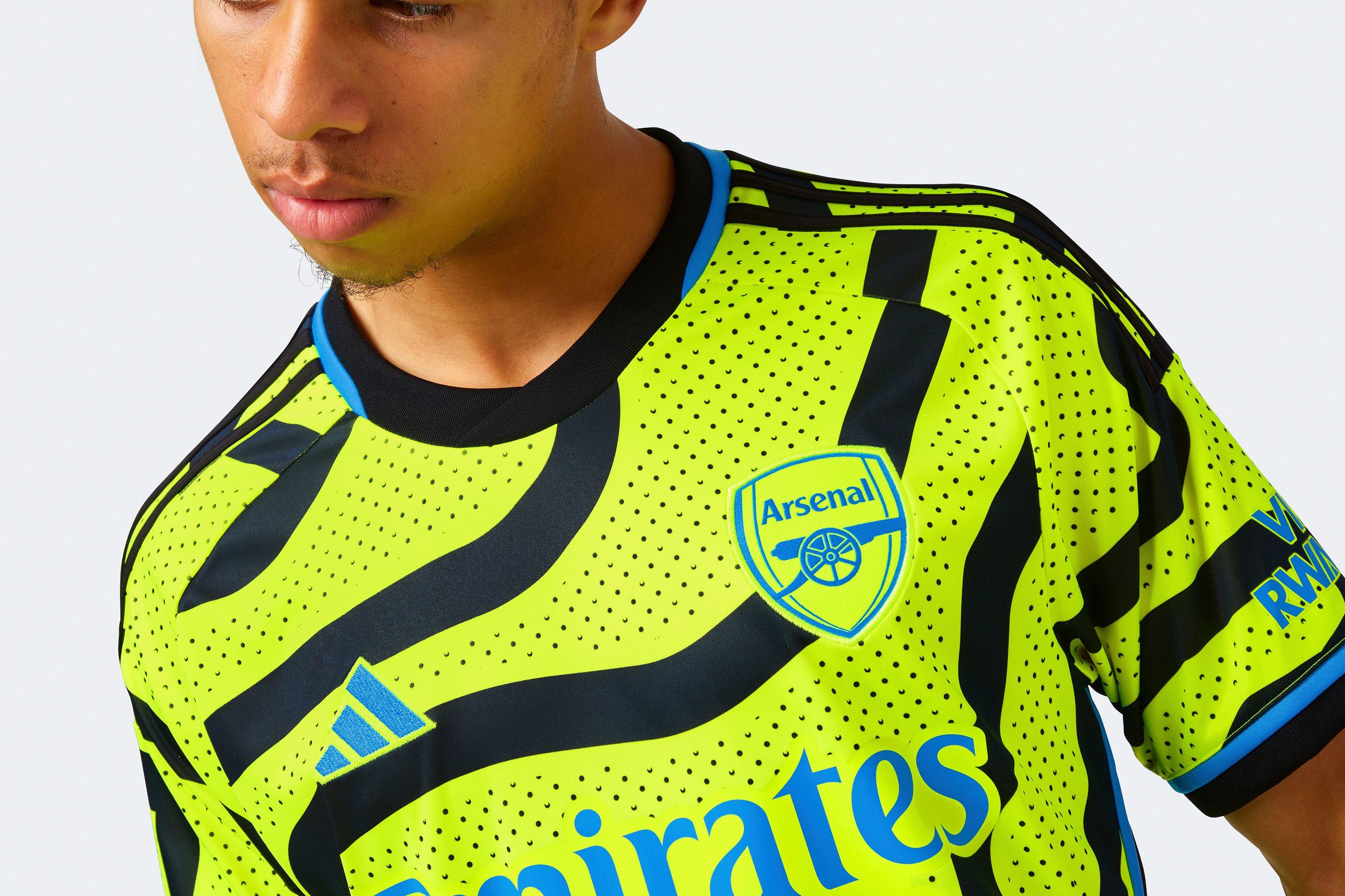 Arsenal store colours away