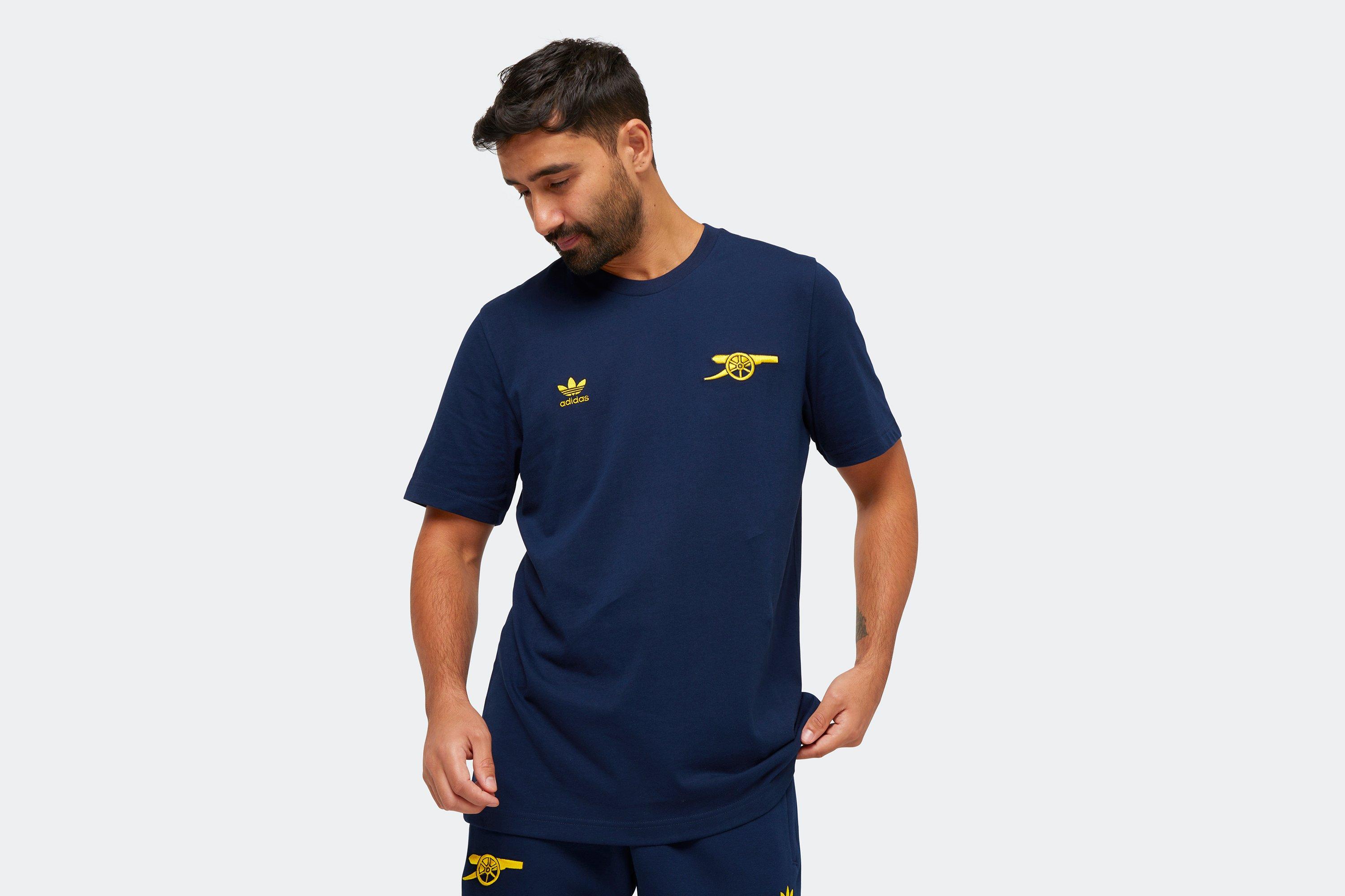 Adidas t-shirt outlet essentials