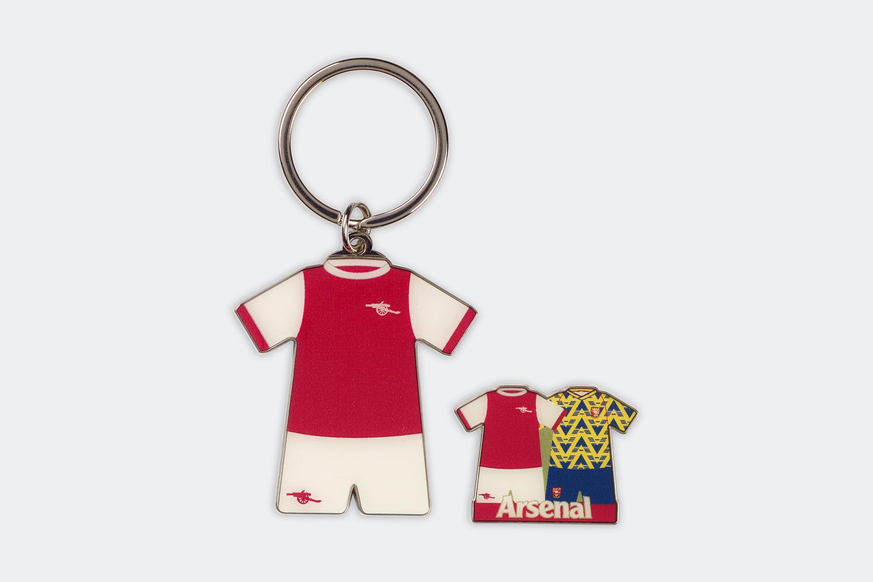 Arsenal Retro Keyring and Badge Set